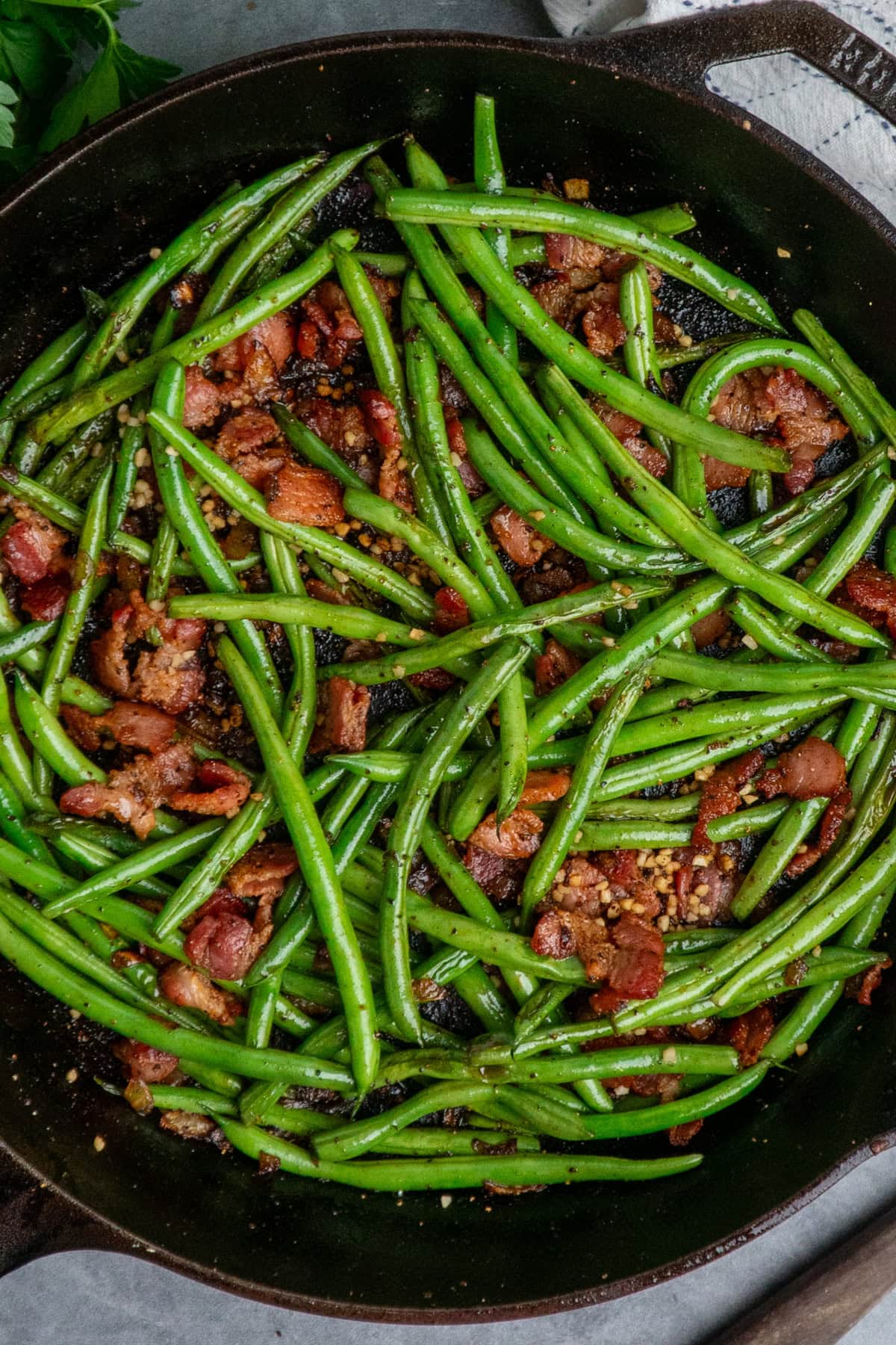 Bacon and seasonings added to the green beans.