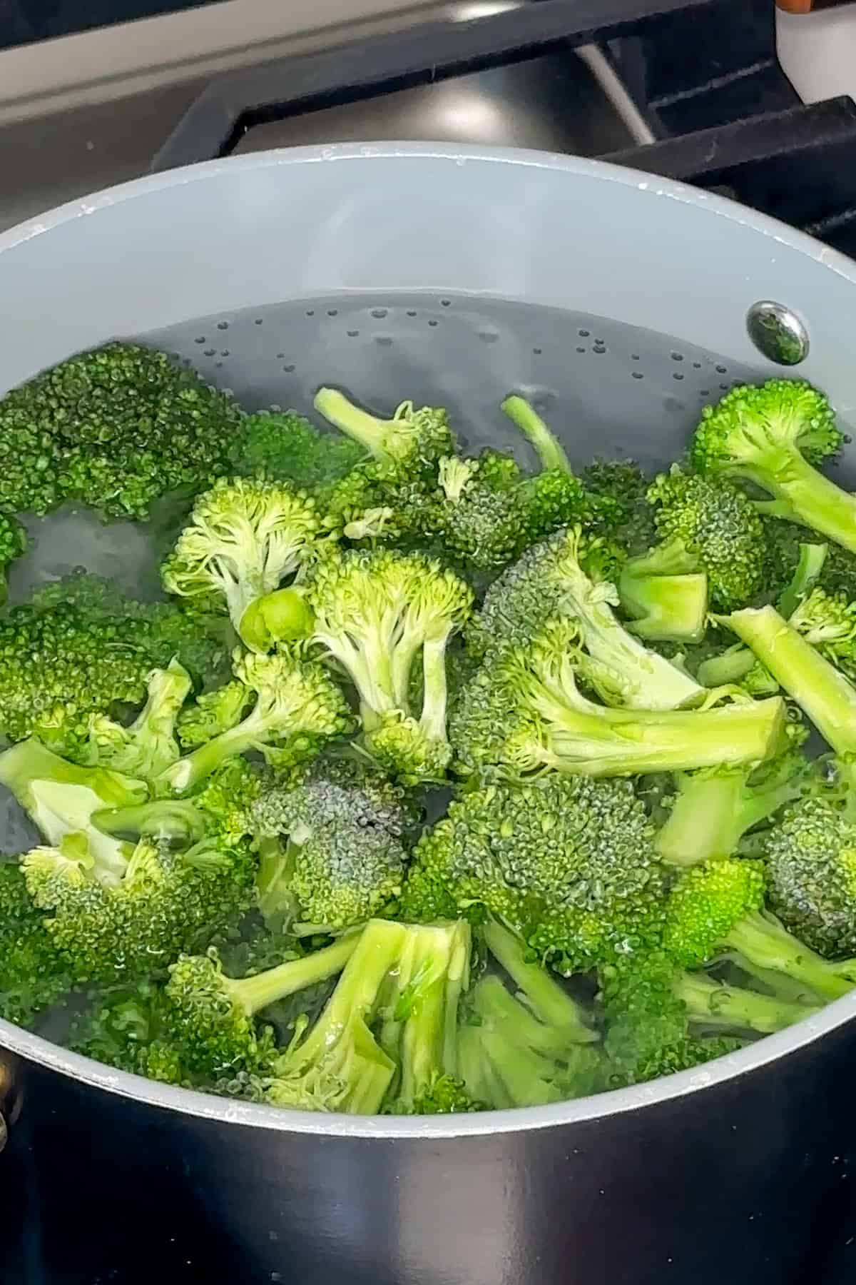 Broccoli being par boiled in a pot.